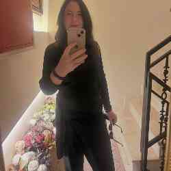 Single Arab woman in Bucharest, România, Romania