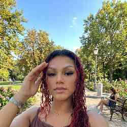 Single Arab woman in Braga, Portugal, Portugal