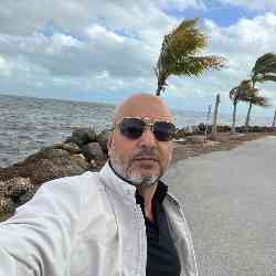 Single Arab man in West Palm Beach, FL, United States