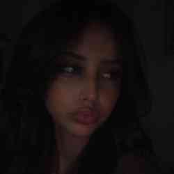 Single Arab woman in Manchester, UK, United Kingdom