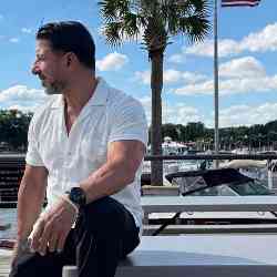 Single Arab man in Dearborn, Michigan, United States