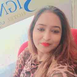 Single Arab woman in Mumbai, Maharashtra, India