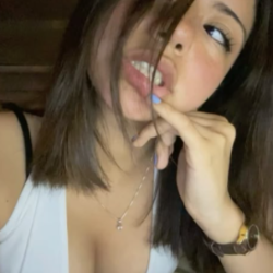 Single Arab woman in Abu Dhabi, United Arab Emirates, United Arab Emirates