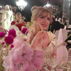 Single Arab woman in Mina, Lebanon