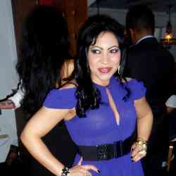 Single Arab woman in Los Angeles, California, United States