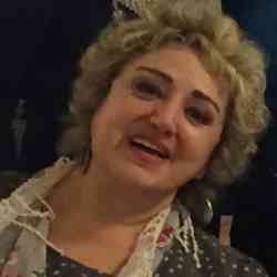 Single Arab woman in London, England, United Kingdom