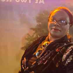 Single Arab woman in Los Angeles, California, United States