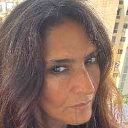 Single Arab woman in Bayrut, Beirut Governorate, Lebanon