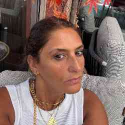 Single Arab woman in Bayrut, Beirut Governorate, Lebanon