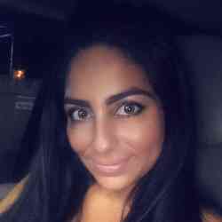 Single Arab woman in Los Angeles, California, United States