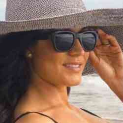 Single Arab woman in Seal Beach, California, United States