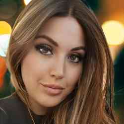 Single Arab woman in Los Angeles, California, United States