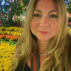 Single Arab woman in Walled Lake, Michigan, United States