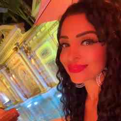 Single Arab woman in Toronto, Ontario, Canada