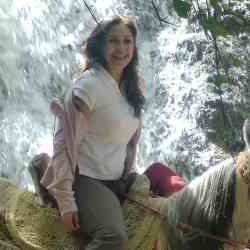 Single Arab woman in Fès, Fès-Meknès, Morocco