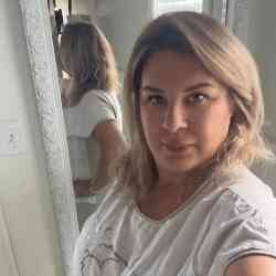 Single Arab woman in Toronto, Ontario, Canada