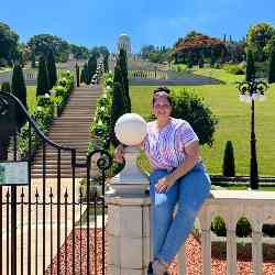 Single Arab woman in St. Catharines, Ontario, Canada