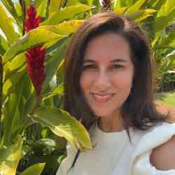 Single Arab woman in Edmonton, Alberta, Canada