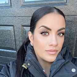 Single Arab woman in Toronto, Ontario, Canada