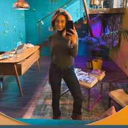 Single Arab woman in Rome, Metropolitan City of Rome Capital, Italy