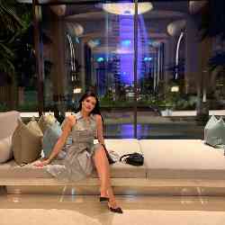 Single Arab woman in Dubai, Dubai, United Arab Emirates