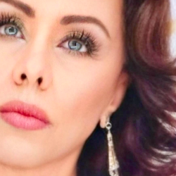 Single Arab woman in Bellevue, Washington, United States