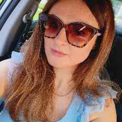 Single Arab woman in Detroit, Michigan, United States