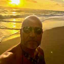 Single Arab man in Palos Park, United States