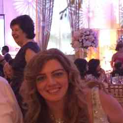 Single Arab woman in Chicago, Illinois, United States