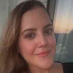 Single Arab woman in Dearborn, Michigan, United States