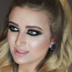 Single Arab woman in Miami, Florida, United States