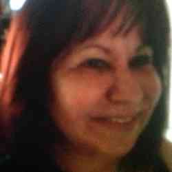 Single Arab woman in Miami, Florida, United States