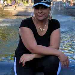 Single Arab woman in New York, New York, United States