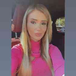 Single Arab woman in Miami, Florida, United States