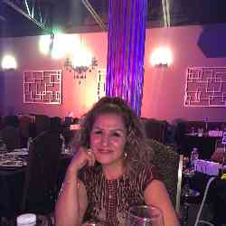 Single Arab woman in Toronto, Ontario, Canada