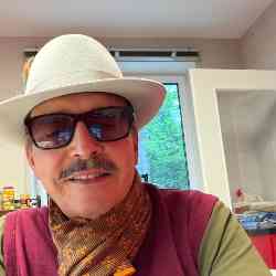 Single Arab man in Paris, Île-de-France, France