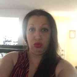 Single Arab woman in New York, New York, United States