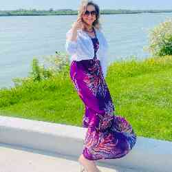 Single Arab woman in Windsor, Ontario, Canada