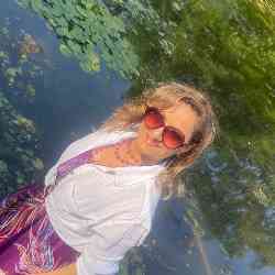 Single Arab woman in Windsor, Ontario, Canada