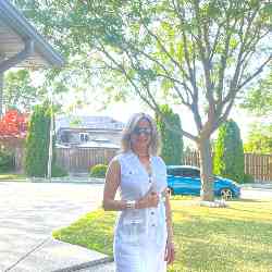 Single Arab woman in Windsor, Ontario, Canada