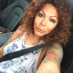 Single Arab woman in Los Angeles, California, United States