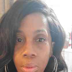 Single Arab woman in New York, New York, United States