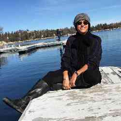 Single Arab woman in Los Angeles, California, United States