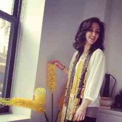 Single Arab woman in Los Angeles, California, United States