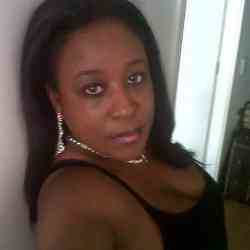 Single Arab woman in London, England, United Kingdom