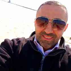 Single Arab man in Chicago, Illinois, United States