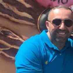 Single Arab man in Chicago, Illinois, United States