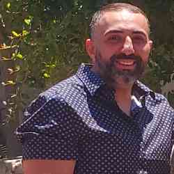 Single Arab man in Chicago, Illinois, United States