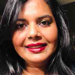 Single Arab woman in New York, New York, United States