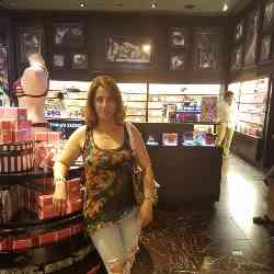Single Arab woman in New York, New York, United States
